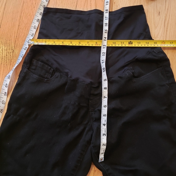 2 maternity Old Navy pants - jeans & black trousers - Picture 10 of 12